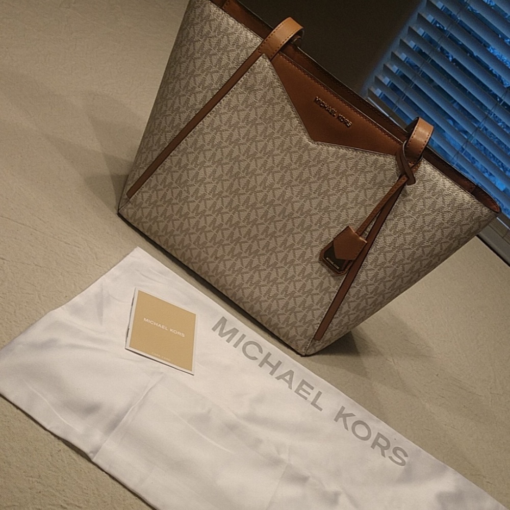 Michael Kors purse